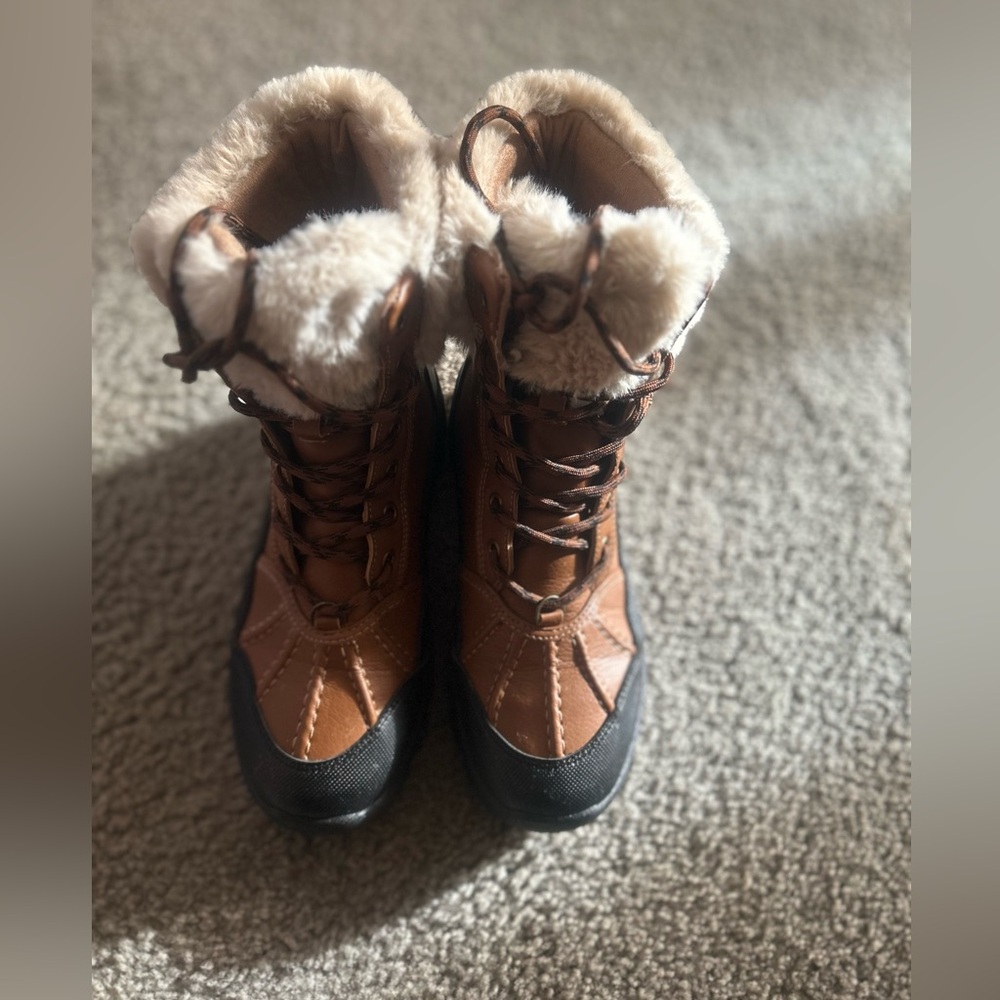 Faux fur collar lace up boots